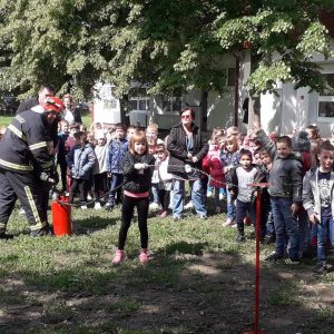 Članovi DVD-a Belišće povodom Dana sv. Florijana u vrtiću „Maslačak“